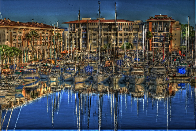 FREJUS: Vue du port depuis la passerelle de Port-Fréjus.