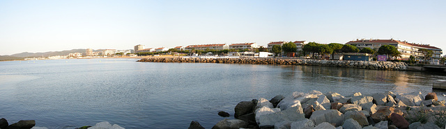 FREJUS-PLAGE: Depuis le port de Saint-Raphaël.