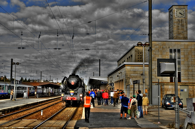 BESANCON: Passage de la locomotive 241P17.