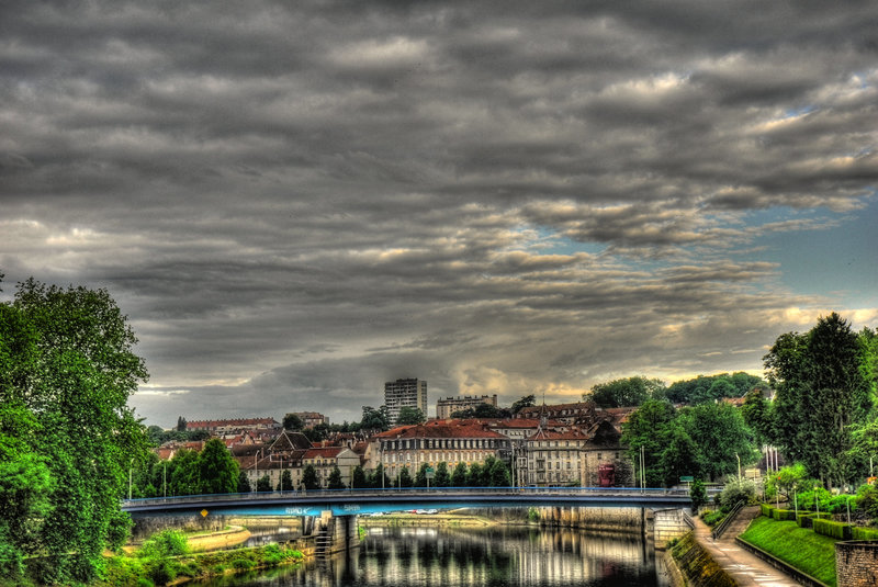 BESANCON: La passerelle, le quai de Strasbourg.