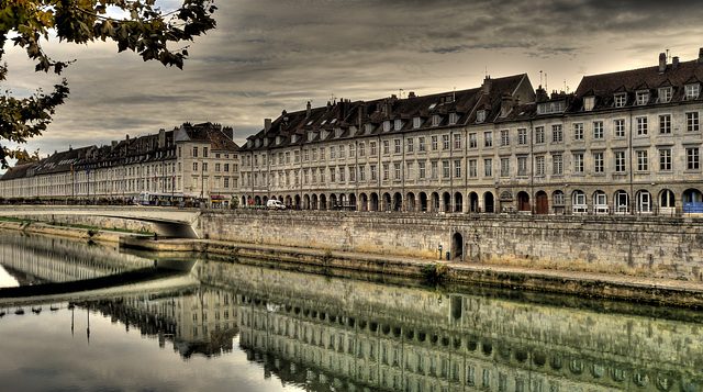 BESANCON:  Le quai Vauban.