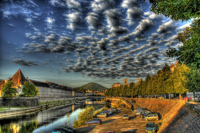 BESANCON: Le doubs,le quai Vauban.