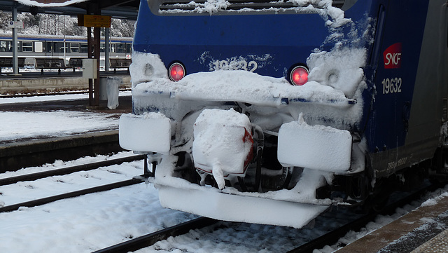 BESANCON: Première neige.