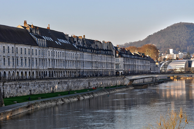 BESANCON: Le quai Vauban depuis la tour de la Pelotte.