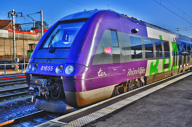 BESANCON: Départ de l' AGC 81655 pour Lyon.