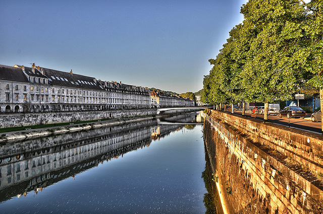 BESANCON: Les quais de Strasbourg et Vauban, le pont Battant.