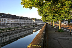 BESANCON: Les quais de Strasbourg et Vauban, le pont Battant.