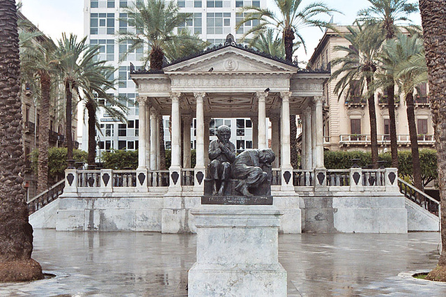 Piazza Castelnuovo in Palermo, 2005