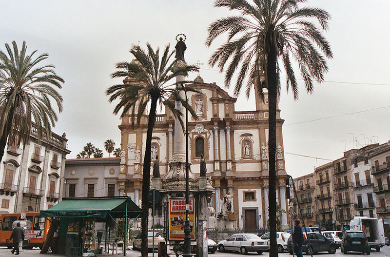 Piazza San Domenico in Palermo, 2005