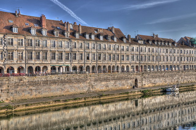 BESANCON: Le quai Vauban.