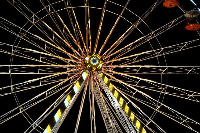 BESANCON: Noël 2011: La grande roue place du marché. 03