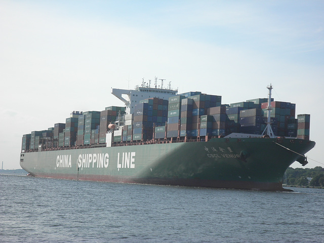 Containerschiff  CSCL  VENUS