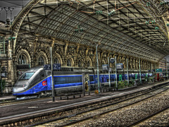 NICE: La gare SNCF, Un TGV duplex à destination de Paris.