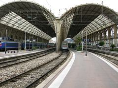 NICE: La marquise de la gare SNCF.