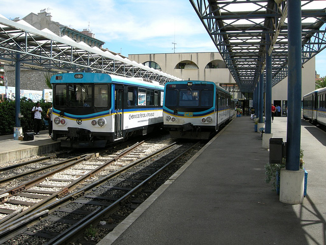 NICE: Deux Trains des Chemins de Fer de Provence.