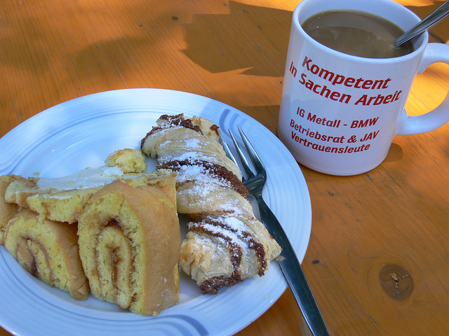 Kaffee und selbstgemachter Kuchen