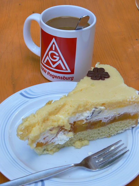 Kaffee und selbstgemachter Kuchen