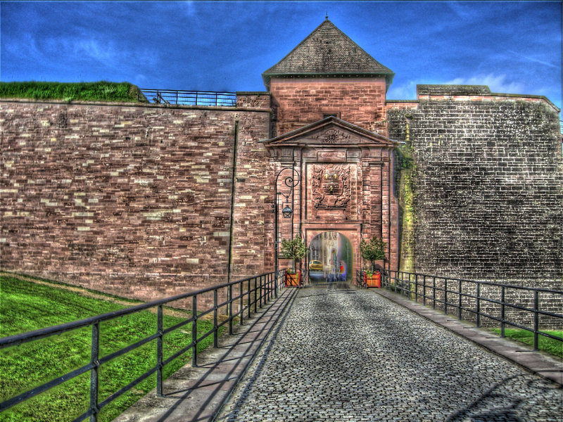 BELFORT: La porte de Brisach.