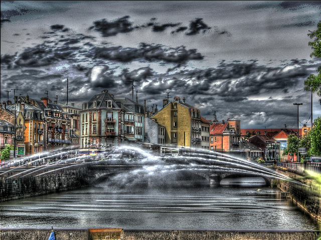 BELFORT: Les jets d'eau, la place Corbis.