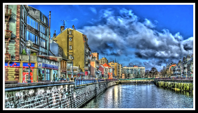 BELFORT: Les quais, la Savoureuse.