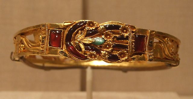 Gold Armband with Herakles Knot in the Metropolitan Museum of Art, February 2011