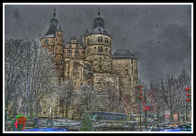 MONTBELIARD (25): Le Chateau sous la neige tombant.