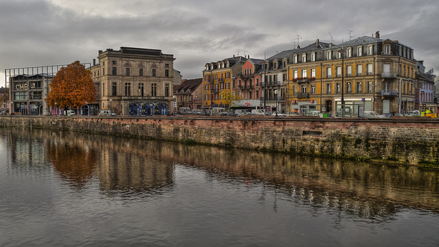 BELFORT: Le théatre Granit, la place Corbis, la Savoureuse.