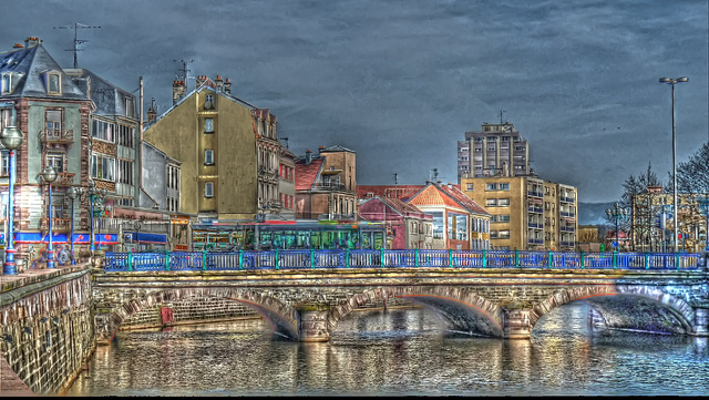 BELFORT: Le pont Carnot, la Savoureuse.