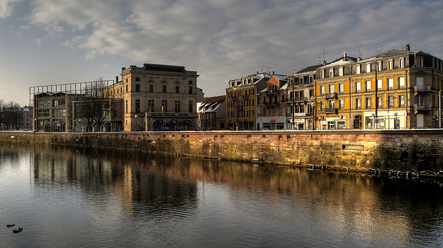 BELFORT: Le théatre Granit, la place Corbis.