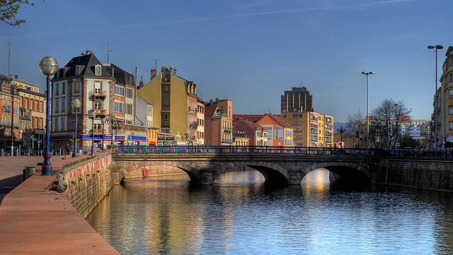 BELFORT: Le pont Carnot, la Savoureuse.