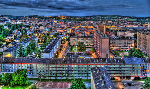 BELFORT: Tombée de la nuit sur la ville.