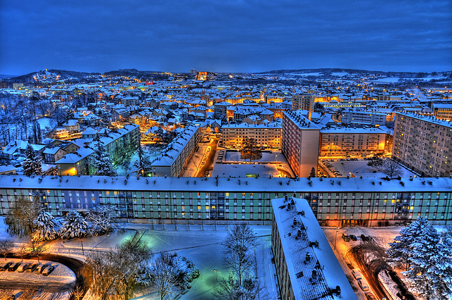 BELFORT: Première neige à la tombée de la nuit.