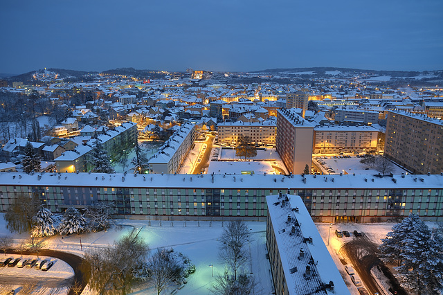 BELFORT: Première neige à la tombée de la nuit.