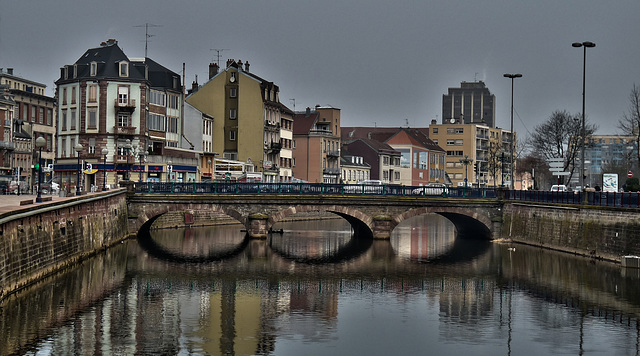 BELFORT: Le pont Carnot, la Savoureuse.