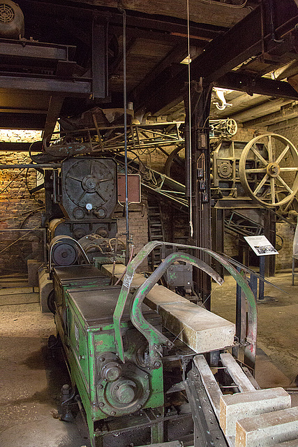 20140315 0890VRAw [D-LIP] Ziegelpresse + Schneidevorrichtung, Ziegeleimuseum-