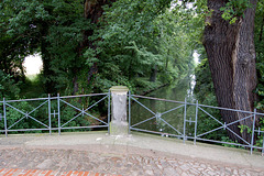 Wolf-ponto kun gondola kanalo (Wolfsbrücke mit Gondelkanal)