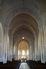 Nef de l'église de Maillezais