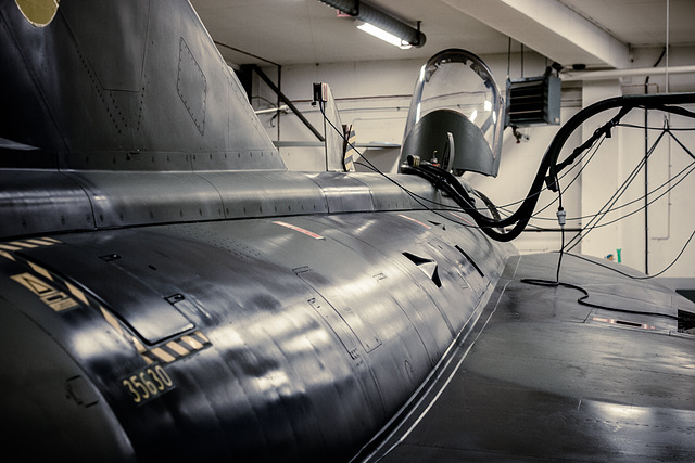 Saab 35 Draken from behind