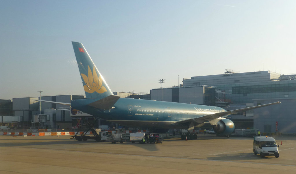 Snapshots from Gatwick (2) - 4 September 2013