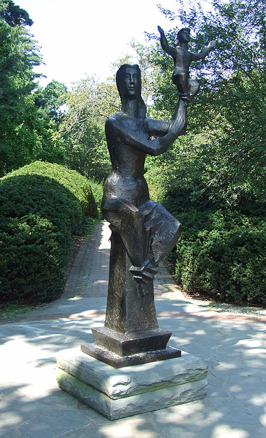 Caring by Chaim Gross in the Nassau County Museum of Art, September 2009