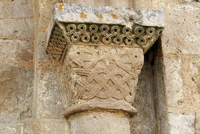 Chapiteau de l'église St-Savinien de Melle