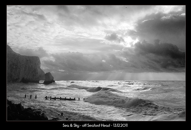 Sea & sky - Seaford Head - 13.12.2011 - black & white