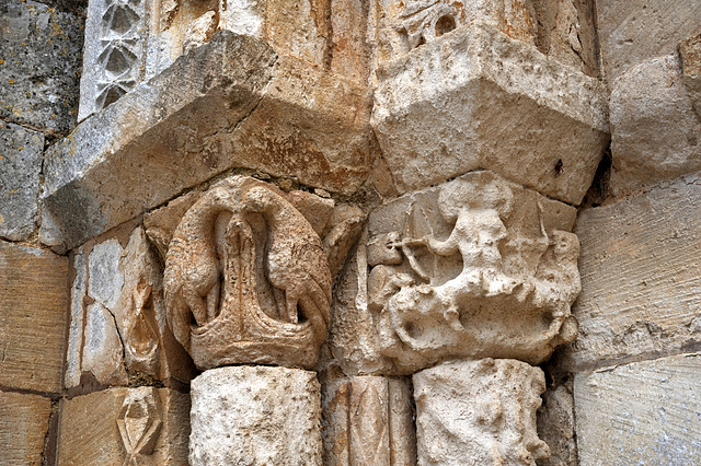 Chapiteaux de l'abbatiale de Nieul-sur-l'Autise