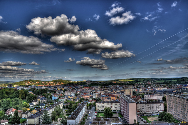 BELFORT: Couché du soleil sur la ville.