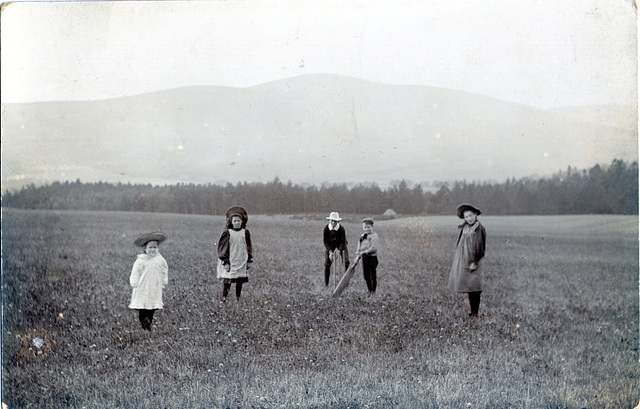 Annie, Agnes, James and Lillian Hay at Finzean a photo by their father The Rev James Hay of Montrose