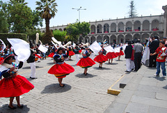 Folklore à Arequipa sur la place d'Armas