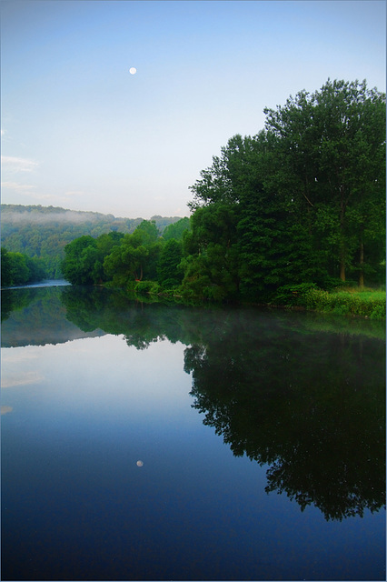 Moon over the river Ourthe.