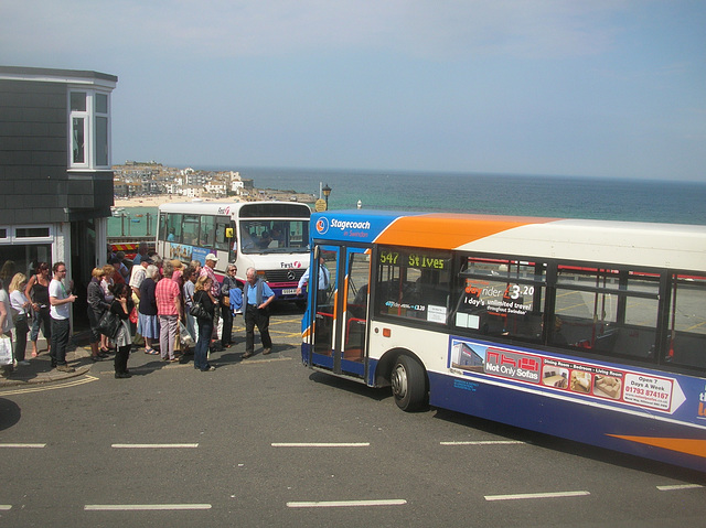 DSCN0905 Stagecoach V942 DFH and First S554 RWP DSCN0905 Stagecoach V942 DFH and First S554 RWP