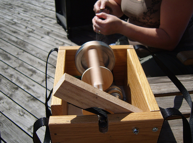 Electric spinning wheel