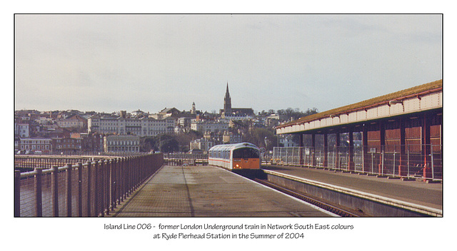 Island Line 006 approaches Ryde Pierhead 2004 Island Line 006 approaches Ryde Pierhead 2004
